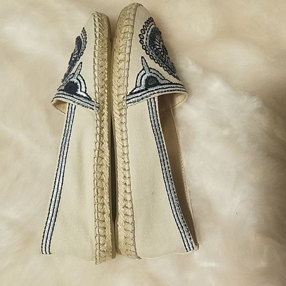 Vince Camuto slip-on shoes - Picture 4 of 7